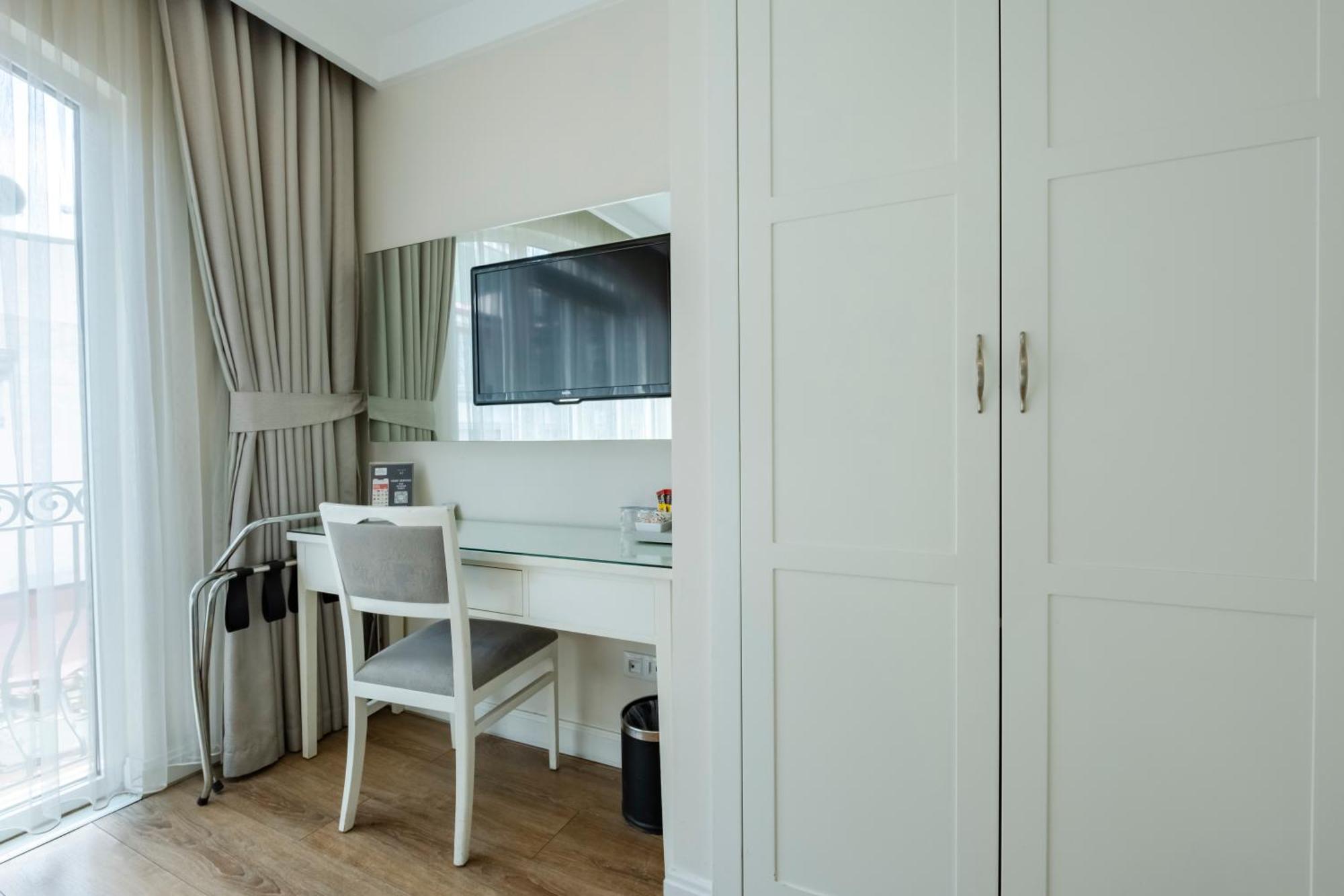 Otel (adults Only)