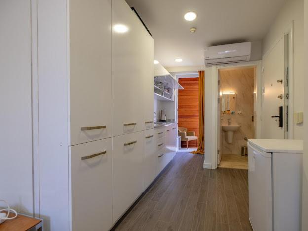 Sophia Hotels And Suites