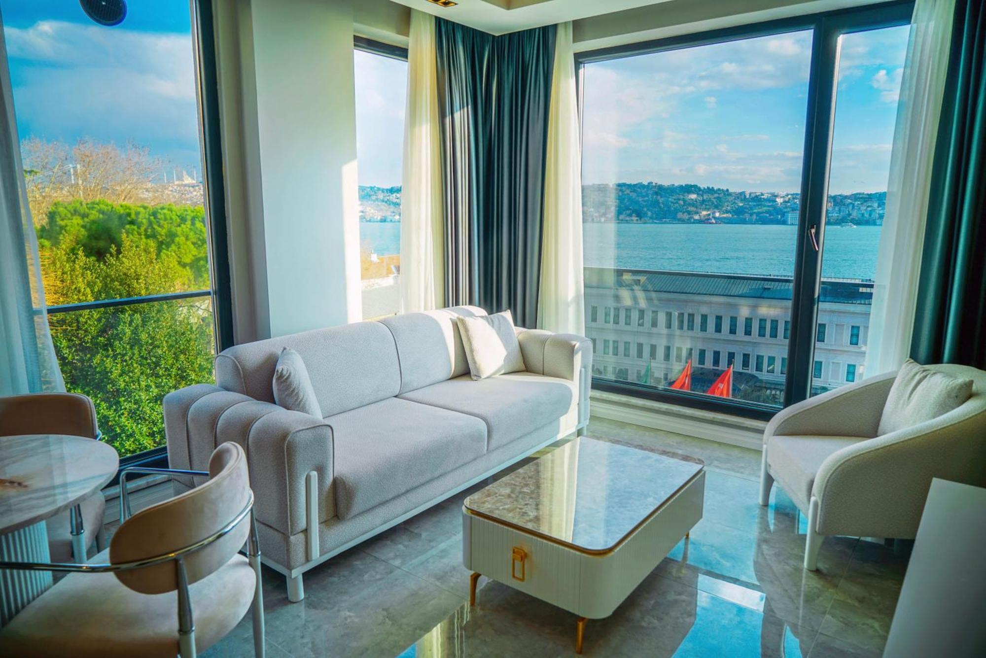 Aparthotel Four Views &