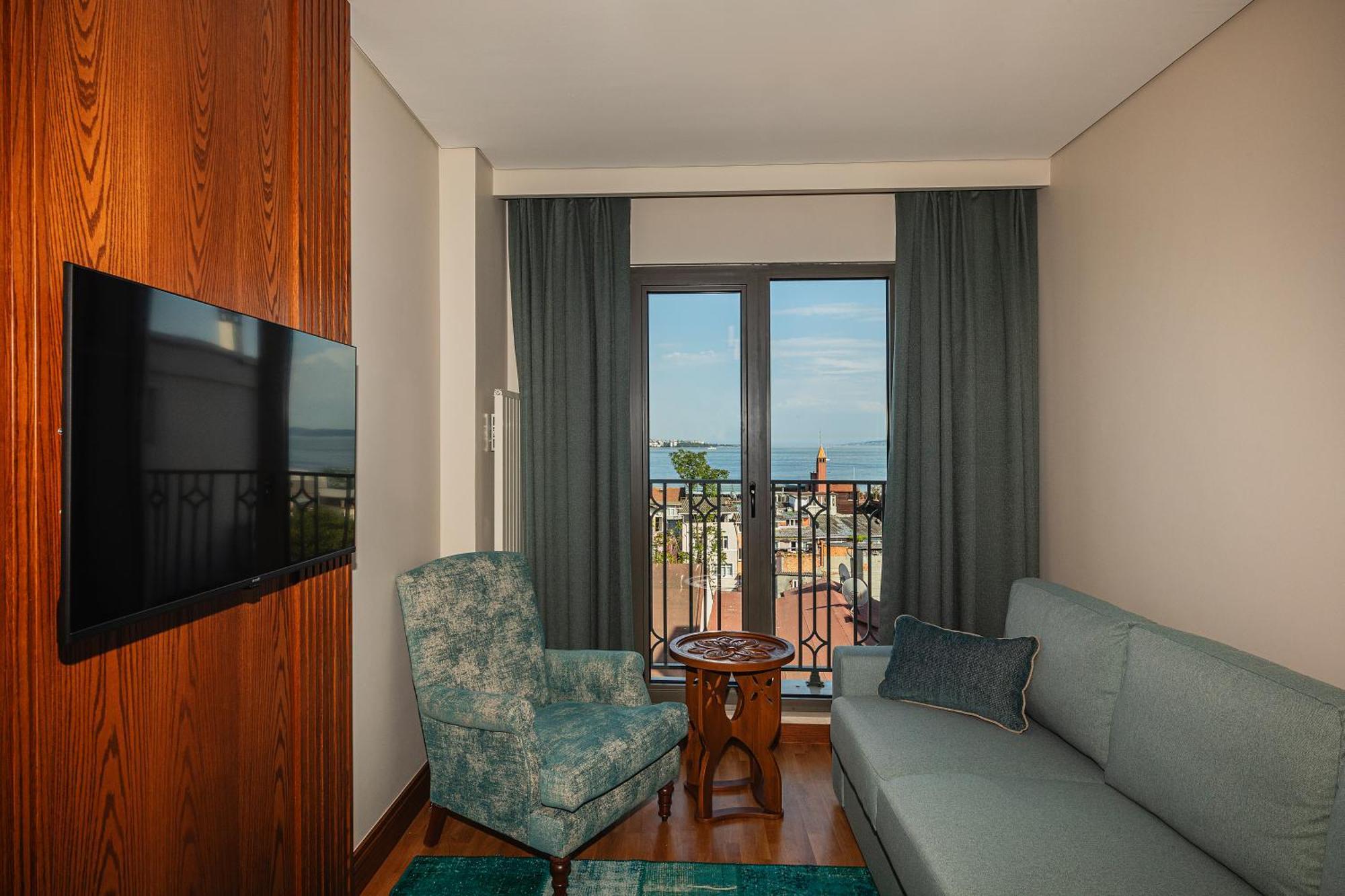 Triton Hotel Hotel