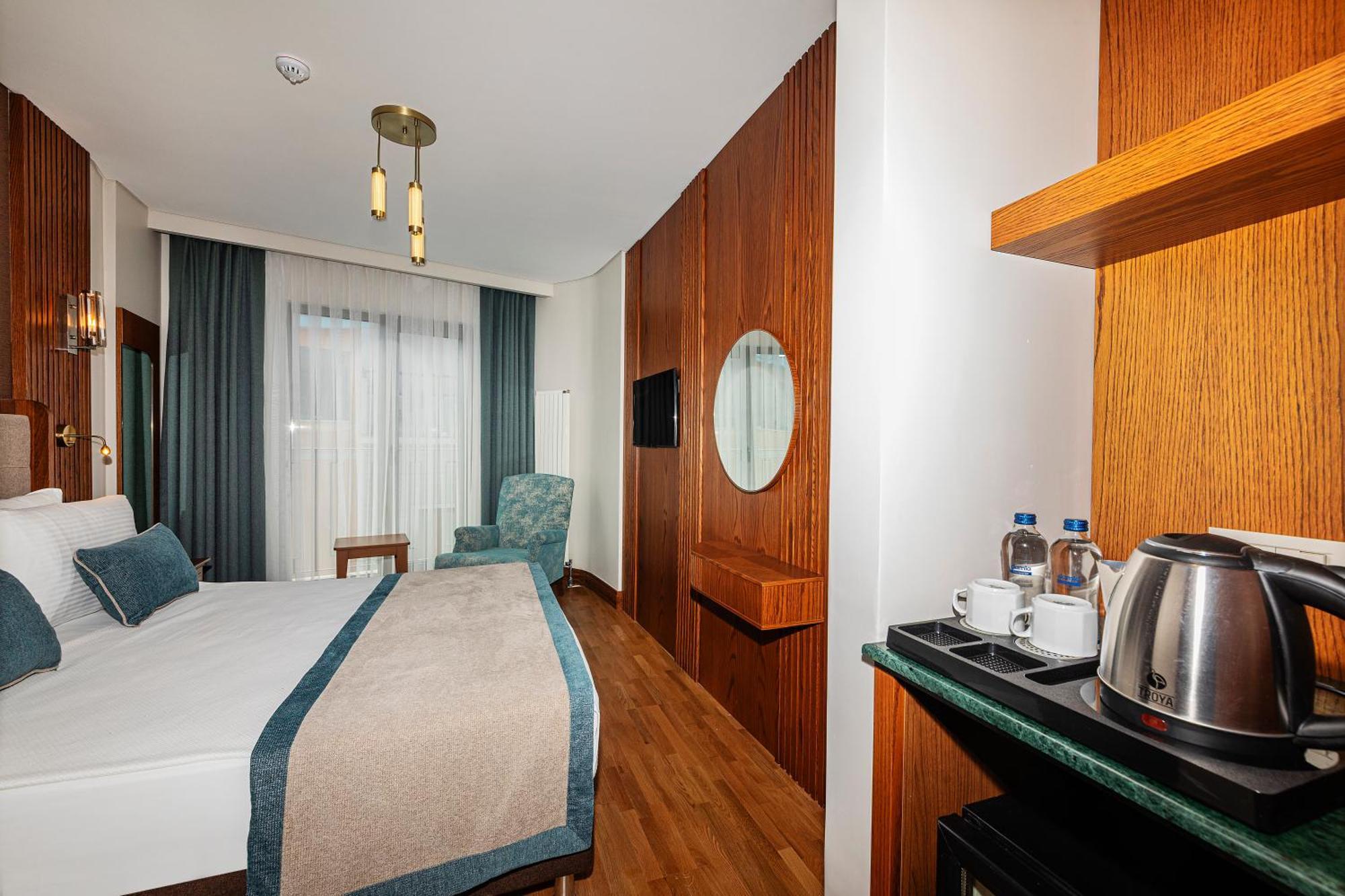 Hotel Triton Hotel 4*