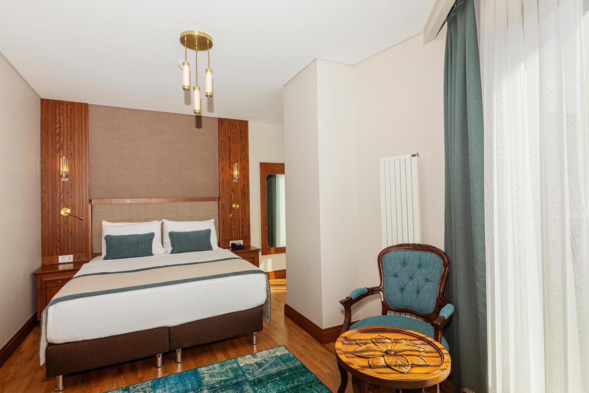 Triton Hotel