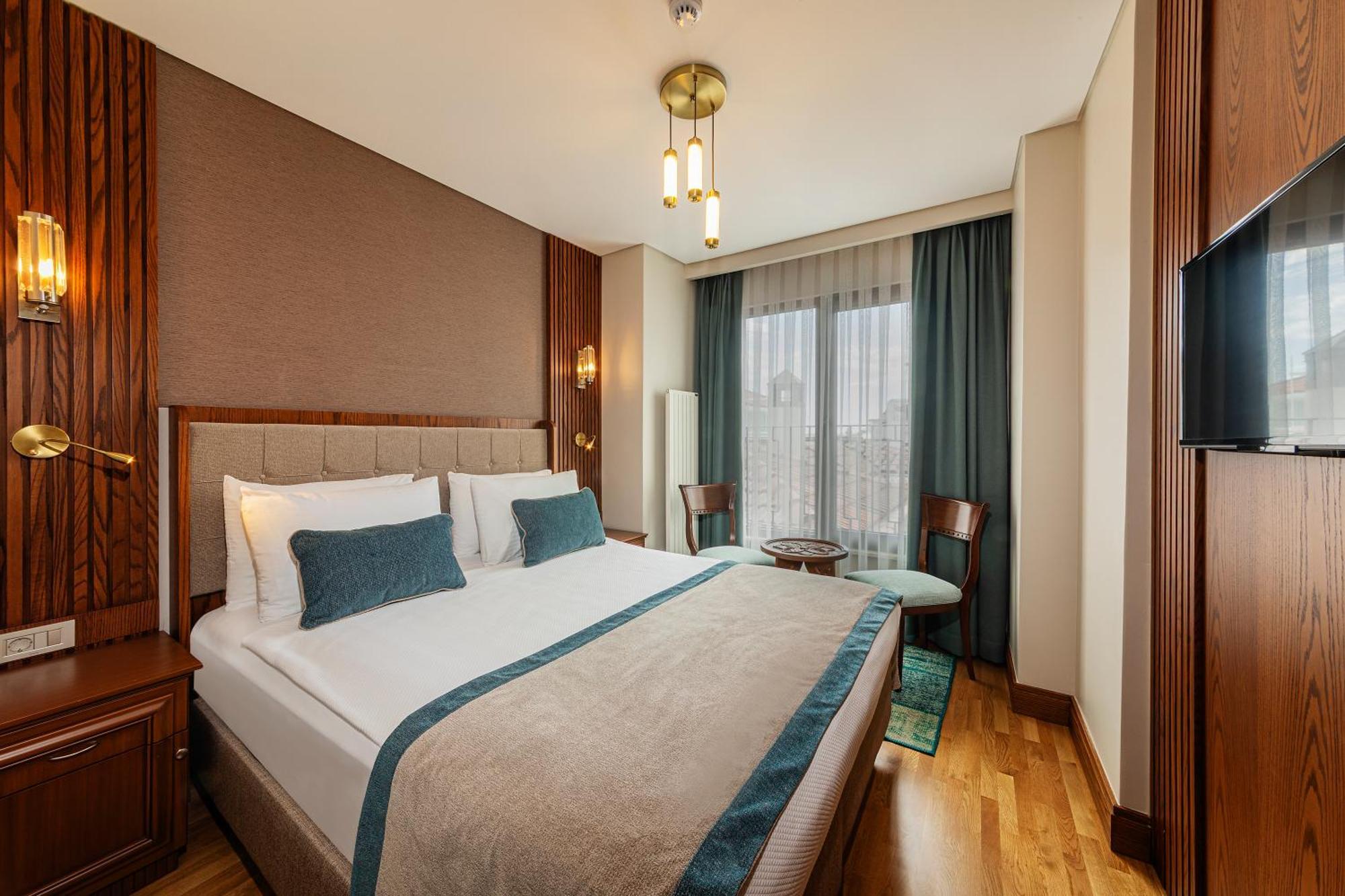 Triton Hotel 4*