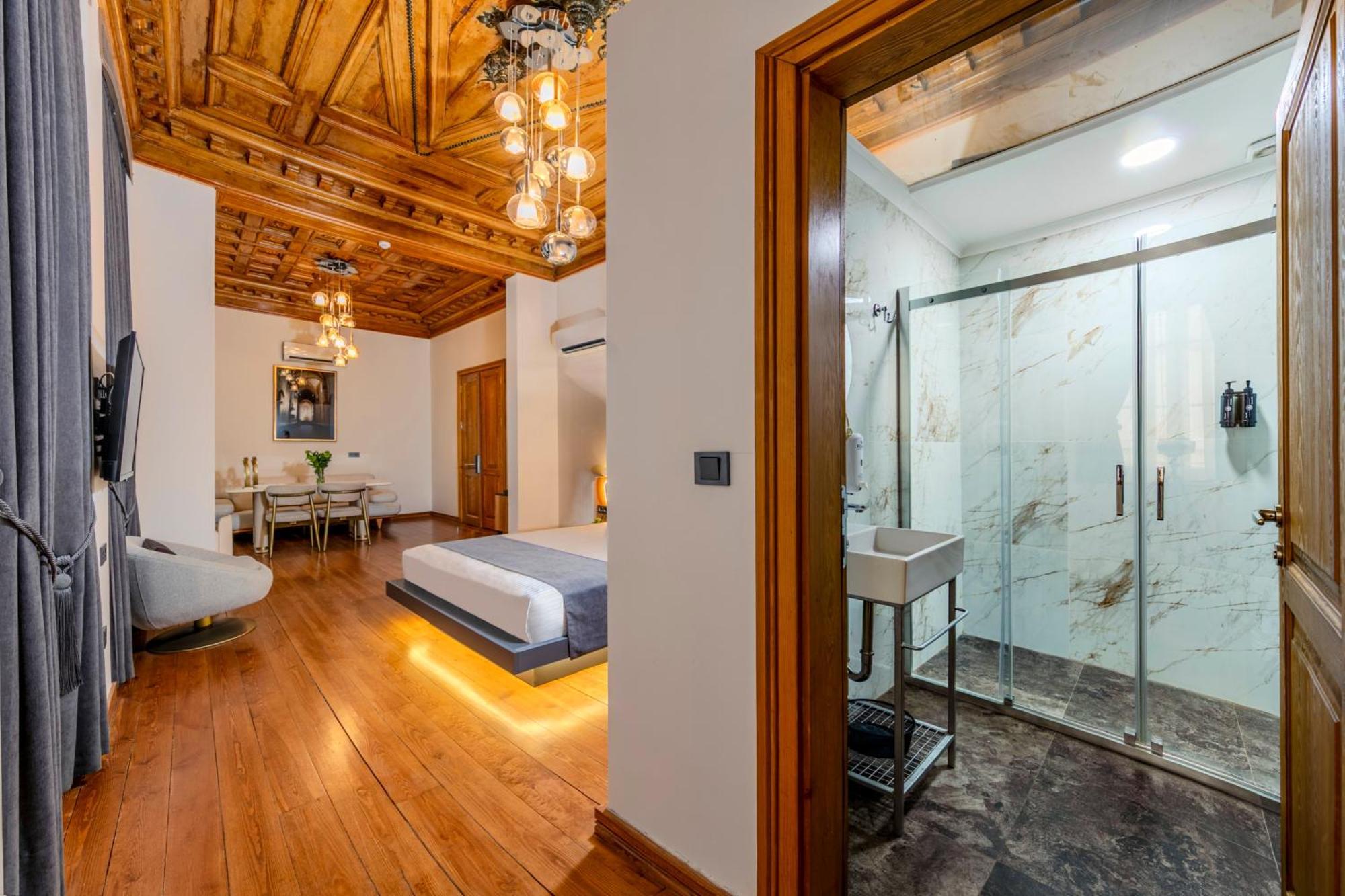 Elmira Pera & - Special Class Hotel