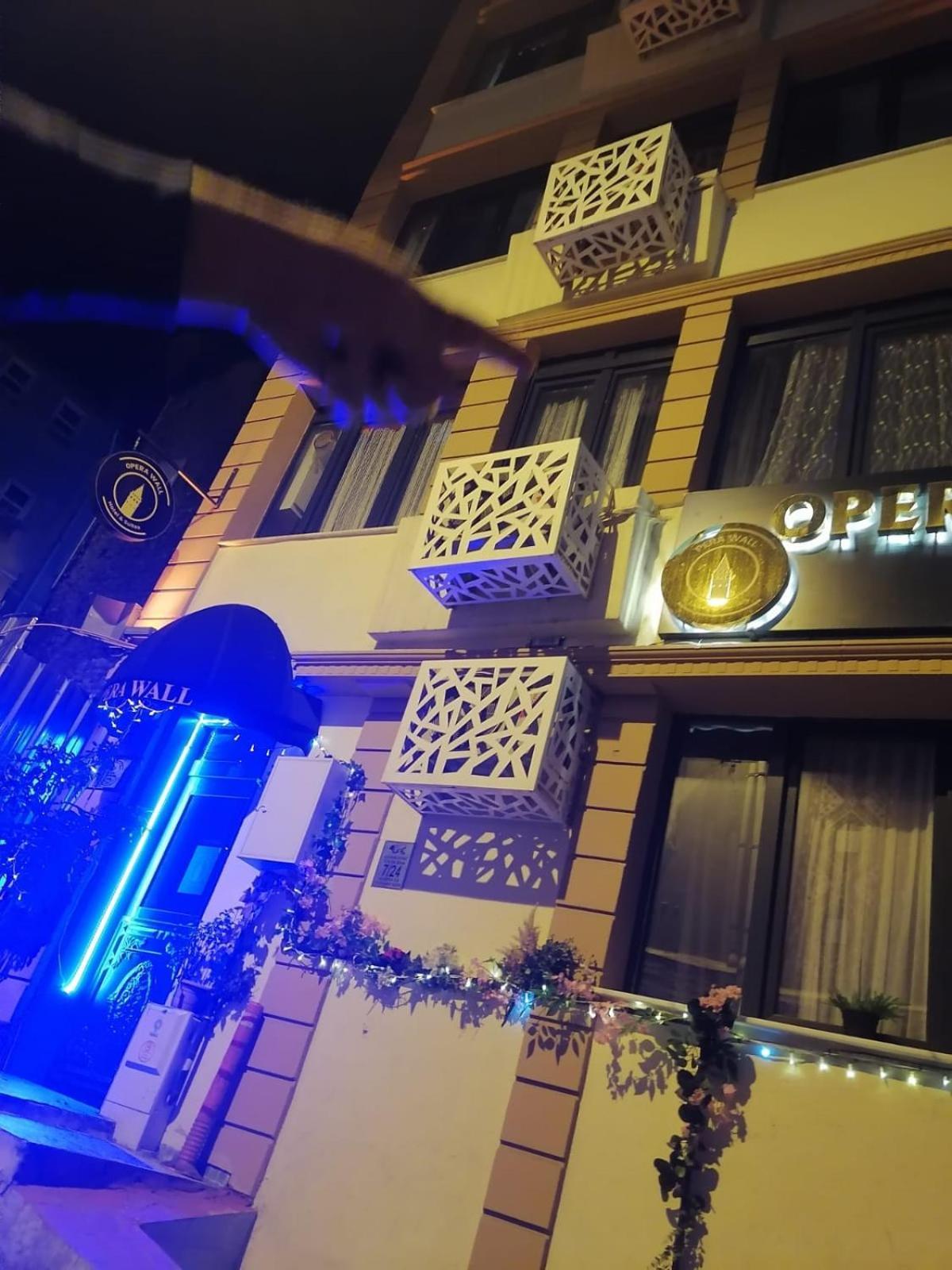 Hotel Opera *