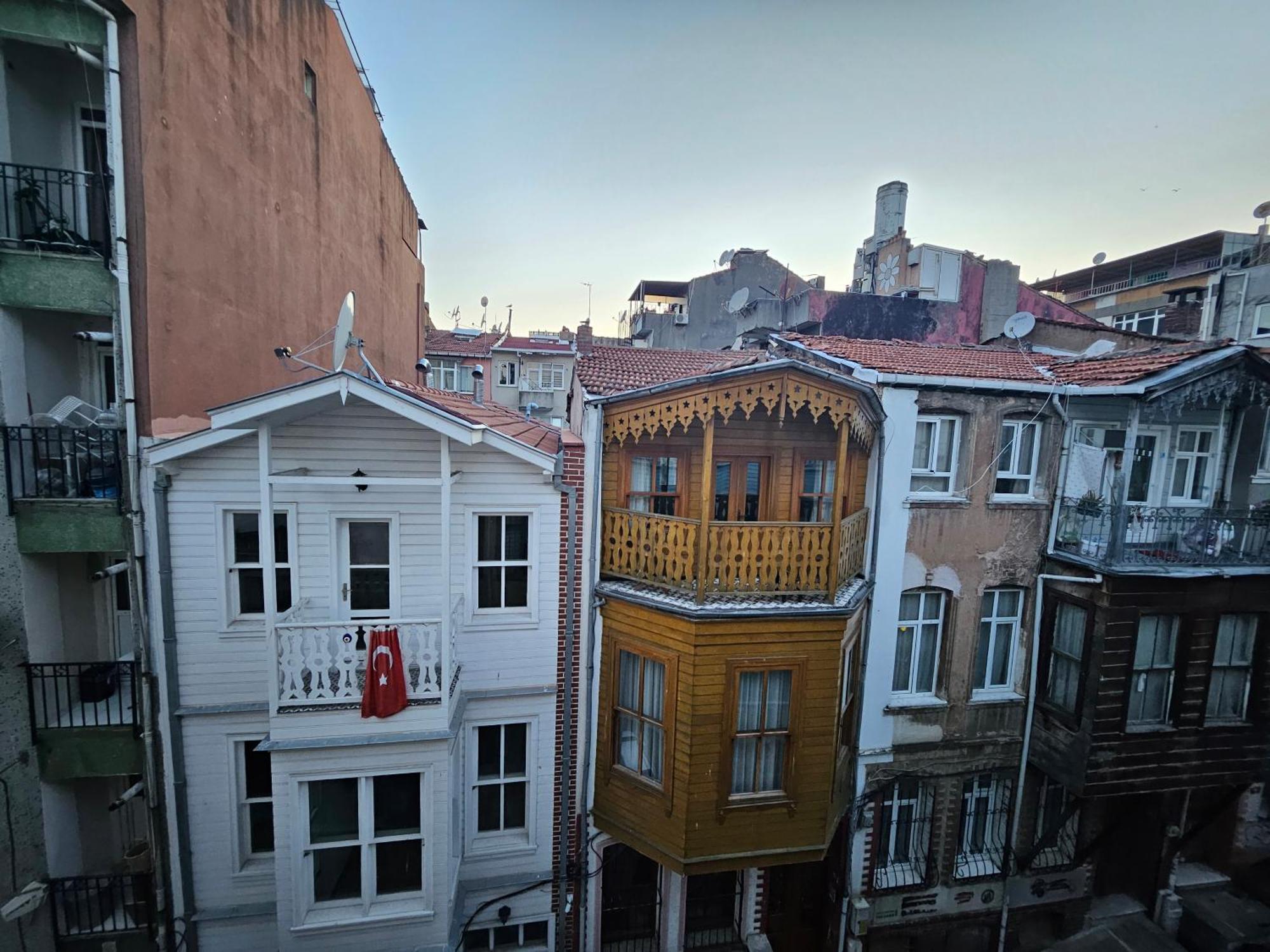Love hotel Jirhouse Sarikoesk