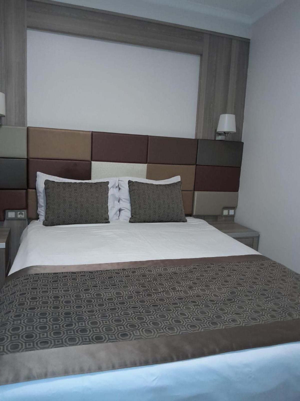 Hotel Pera Arya