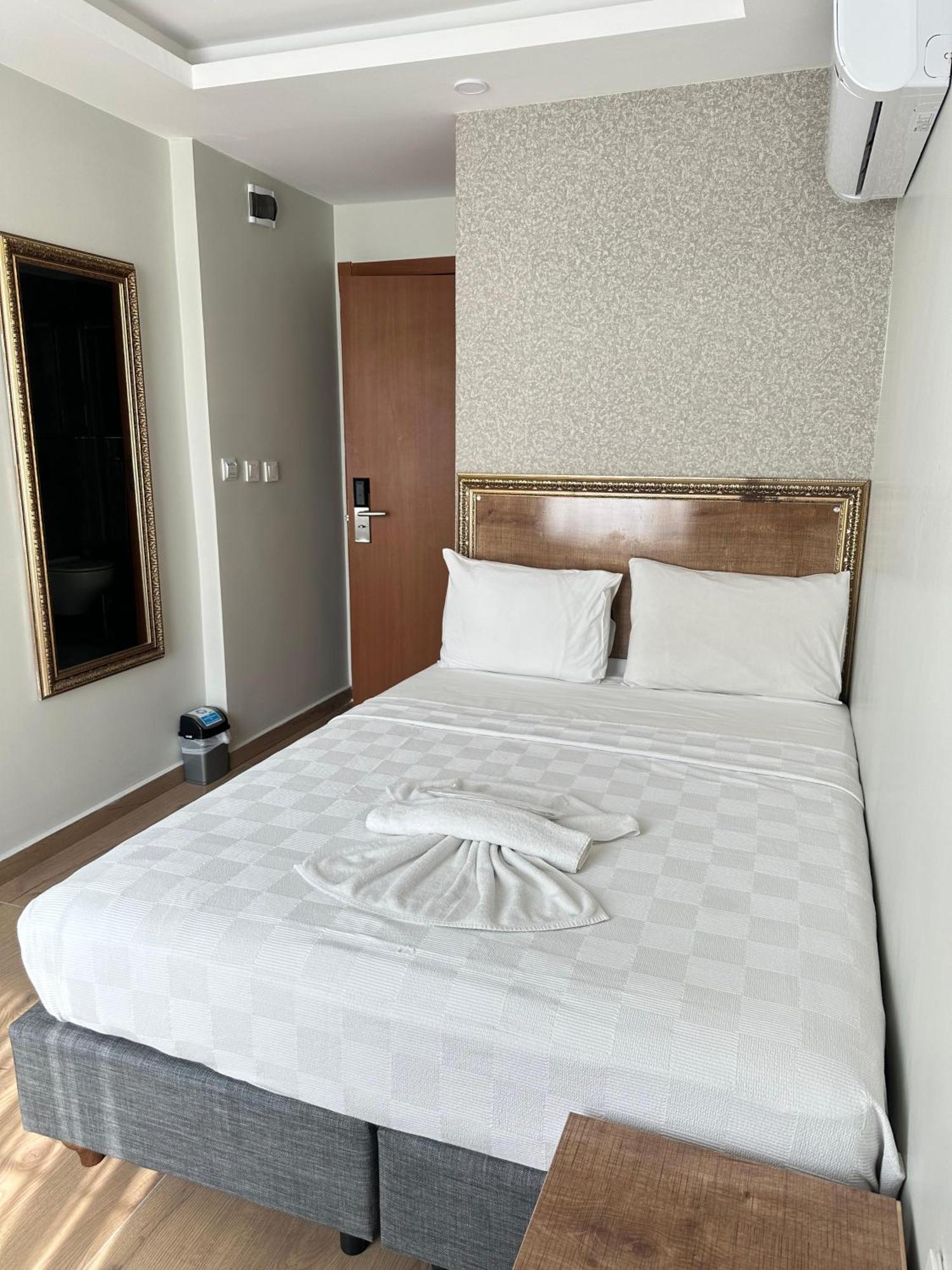 Hotel Real Life
