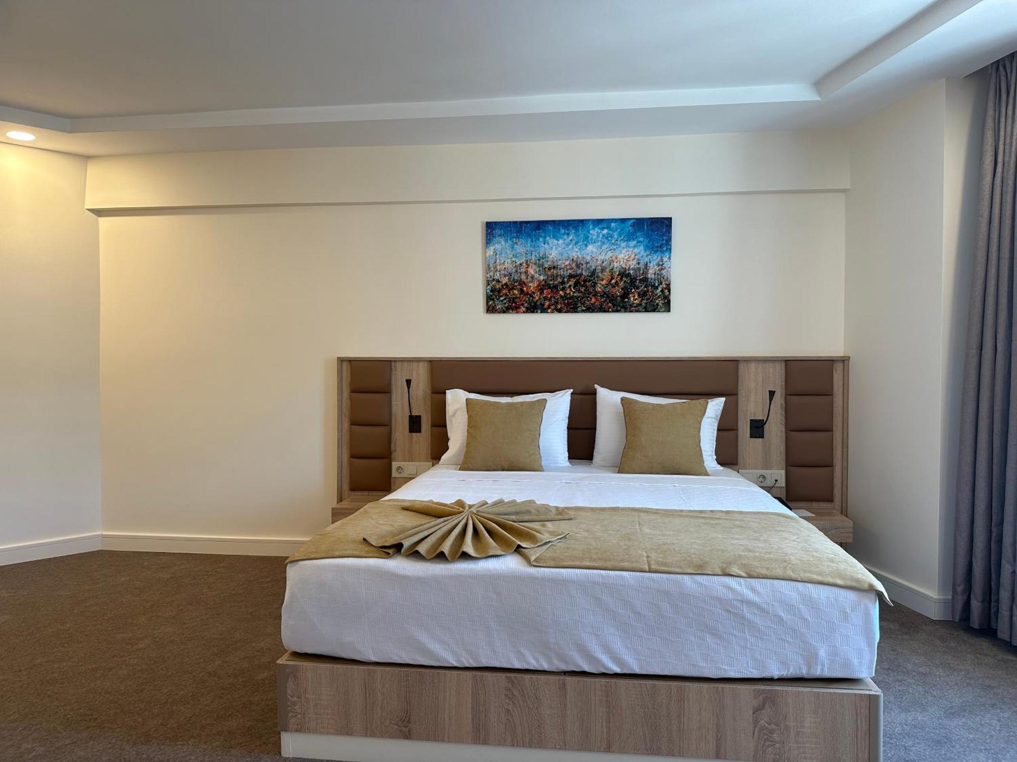 Hotel Roys & 4*