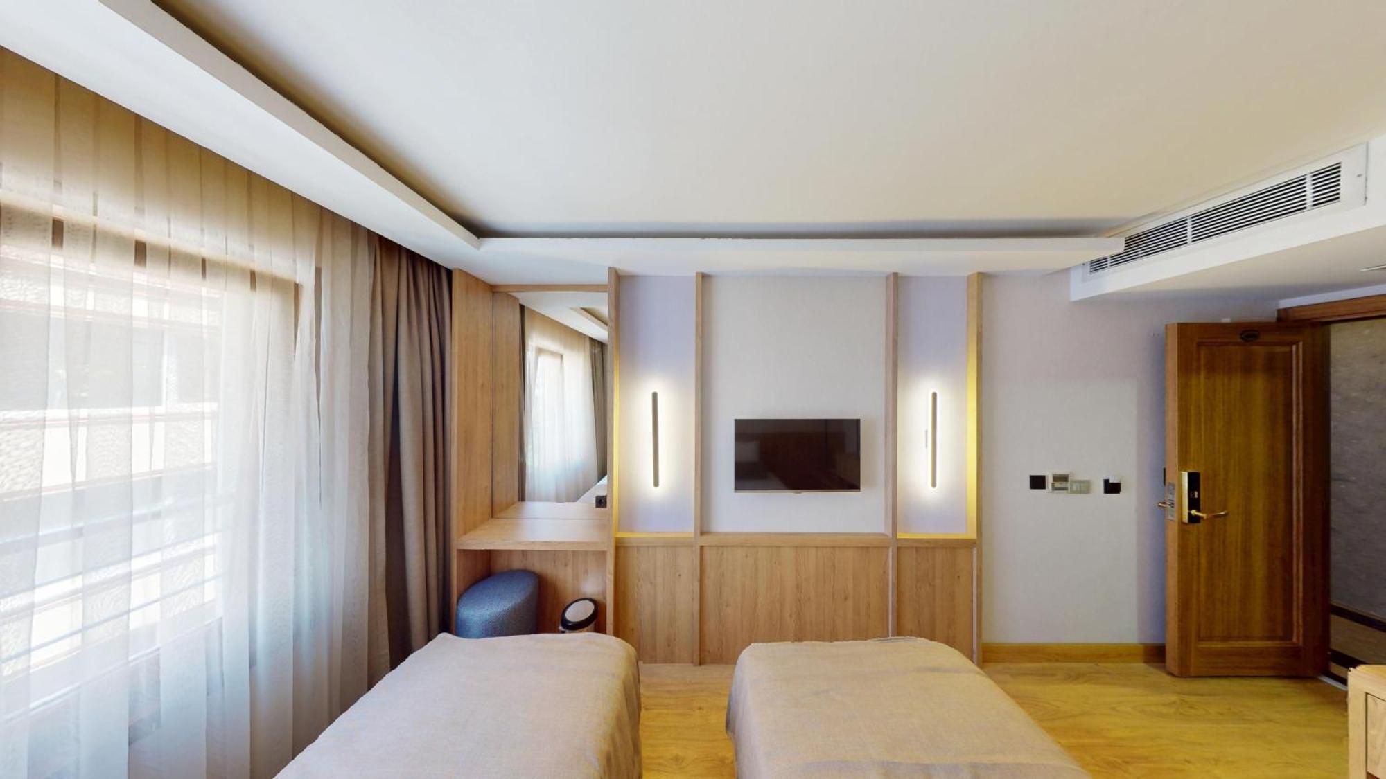 Hotel River 2*