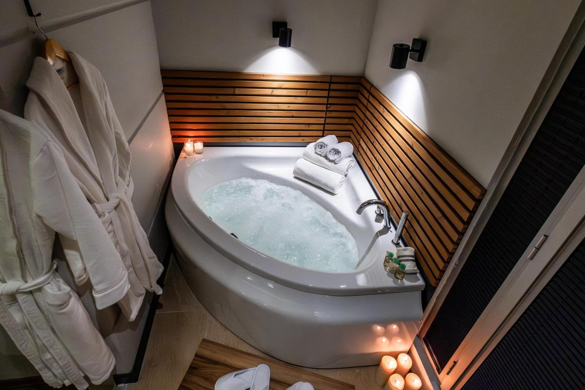 Discovery Hotel 3*