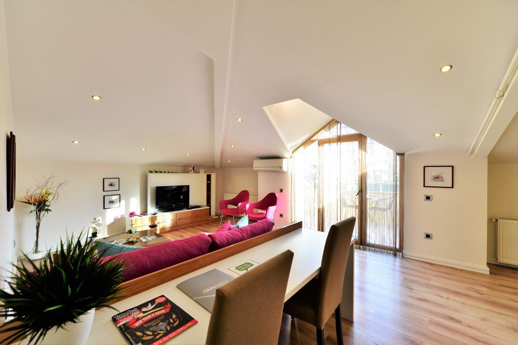Aparthotel Aura 2*