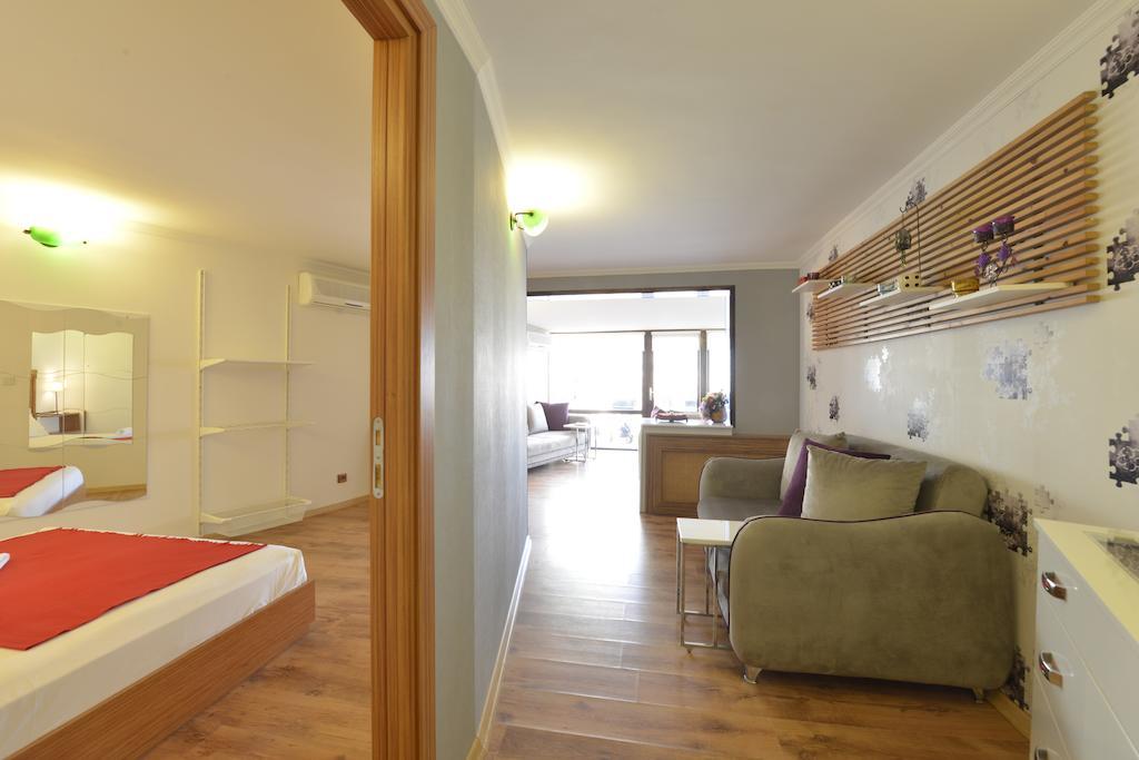 Penthouse Hotel *