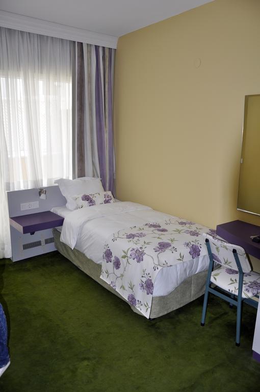 Hotel Mini Harem