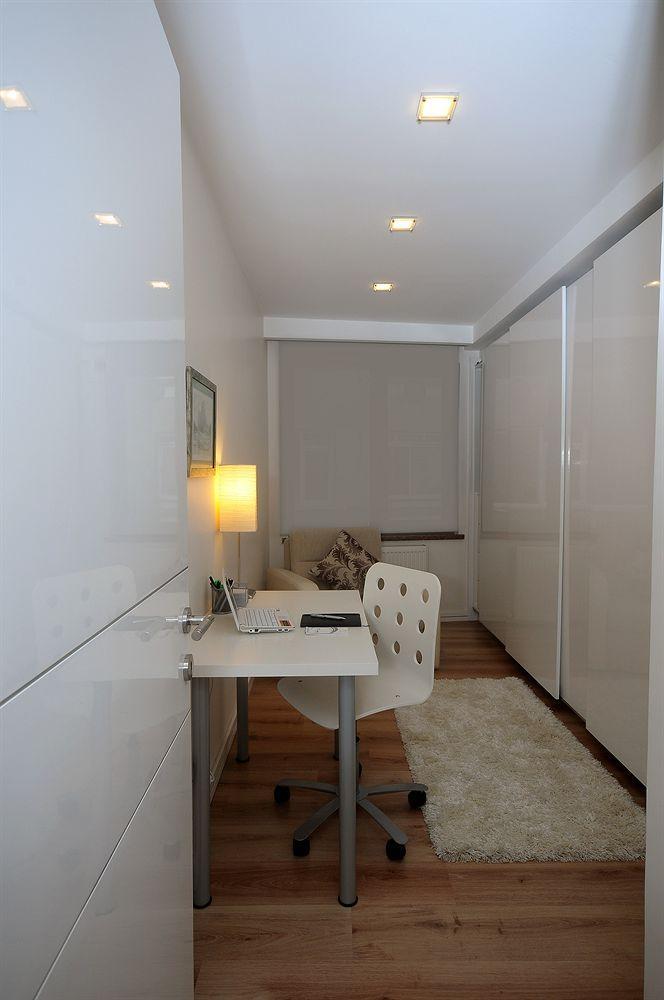 Aura Aparthotel 2*