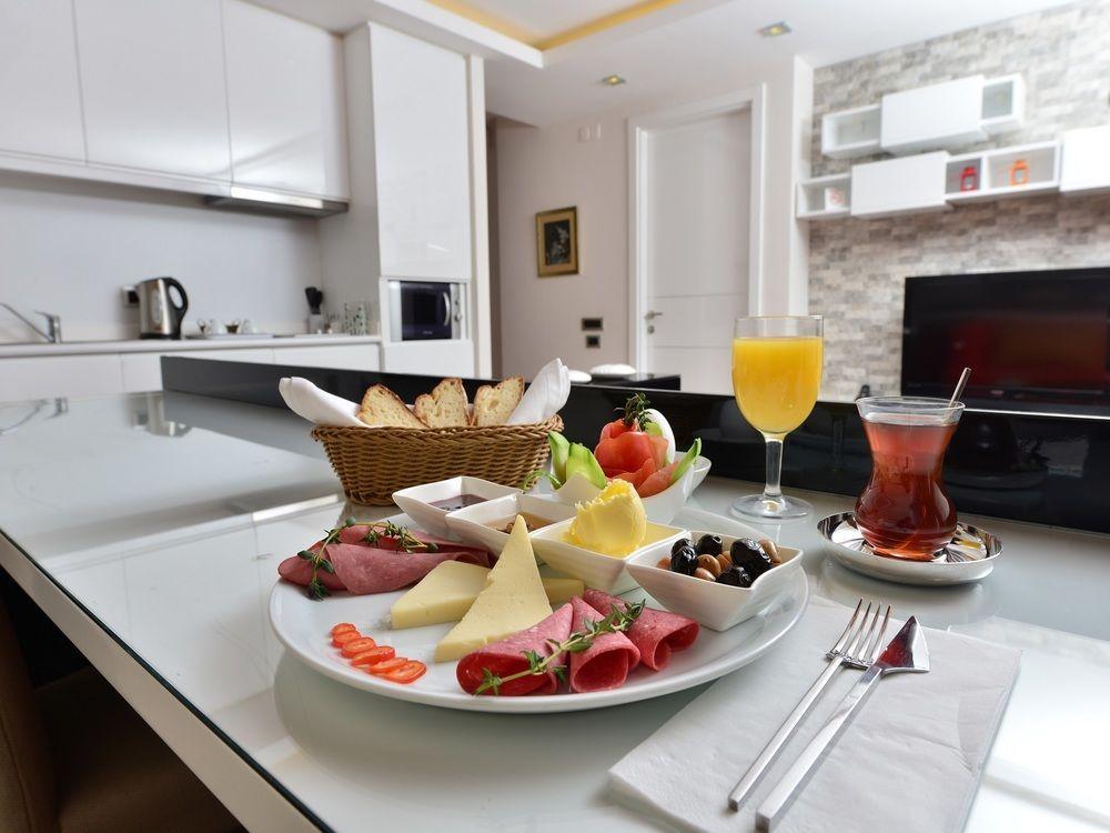 Aura Aparthotel