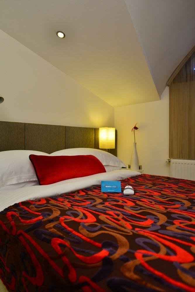 Aura Aparthotel 2*