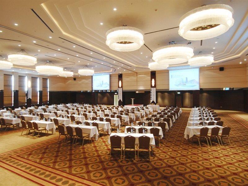 Titanic Business Kartal Hotel