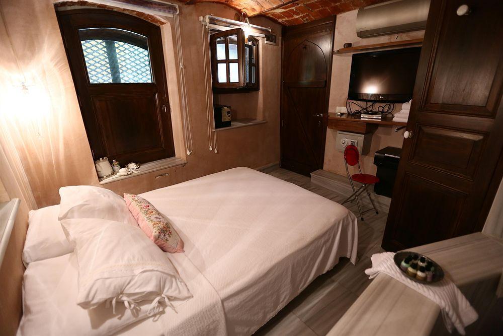 Noble House Galata 3*