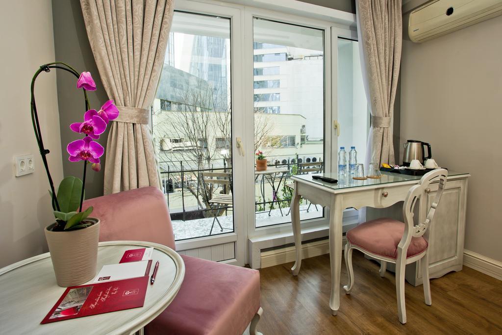 Blanche & Garden Pool 3*