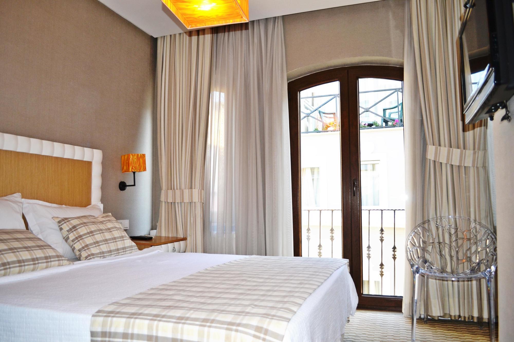 Alyon Hotel