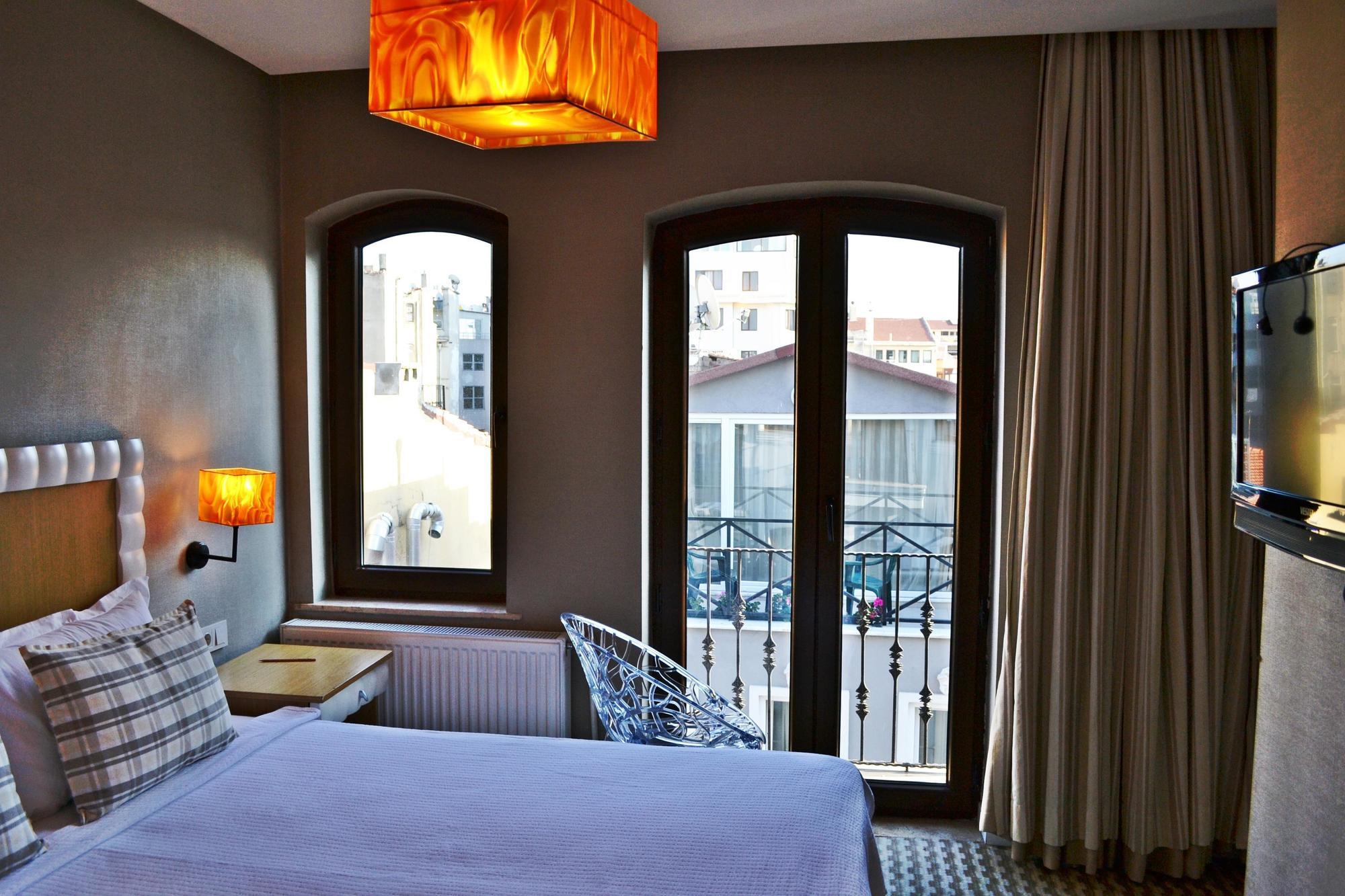 Alyon Hotel 3*