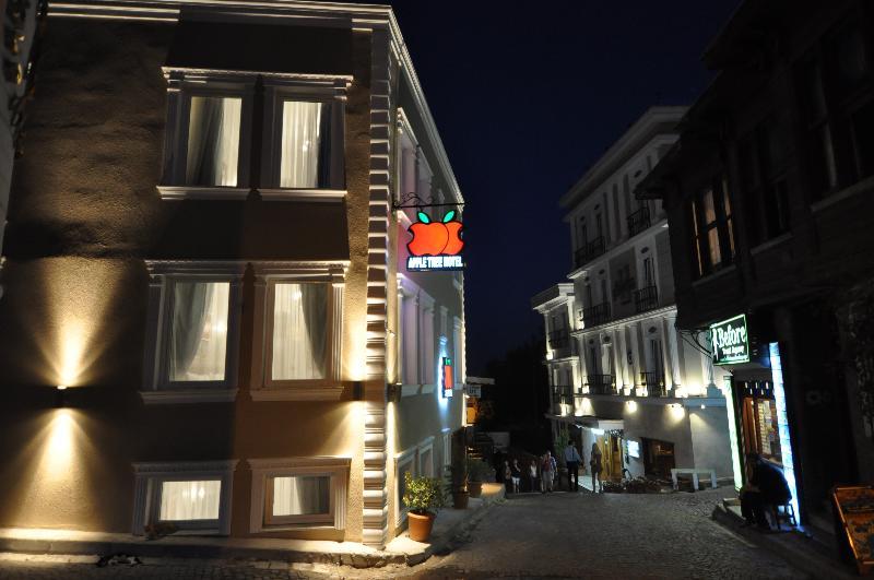 Apple Tree Hotel 3*