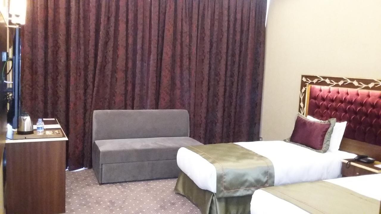 Mb Deluxe Hotel