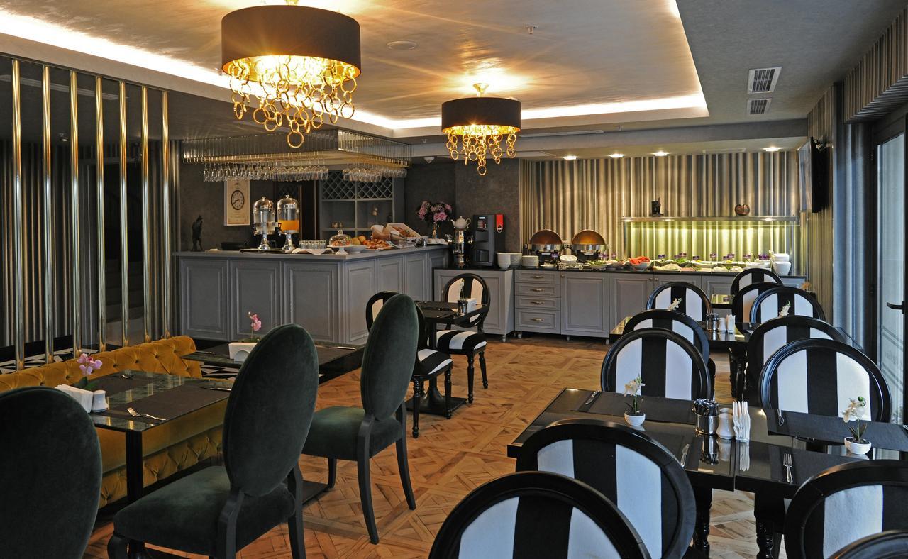 Le Petit Palace - Special Category