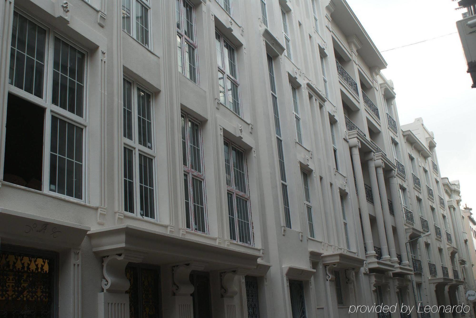 Elegance Hotel