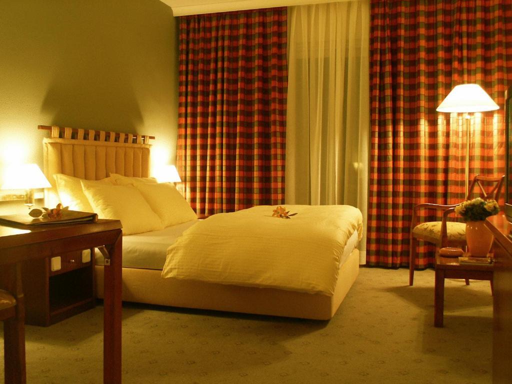 La Maison Hotel