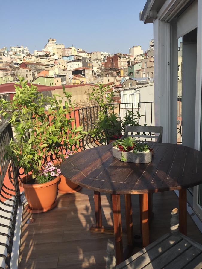 The White Swan Beyoglu Aparthotel