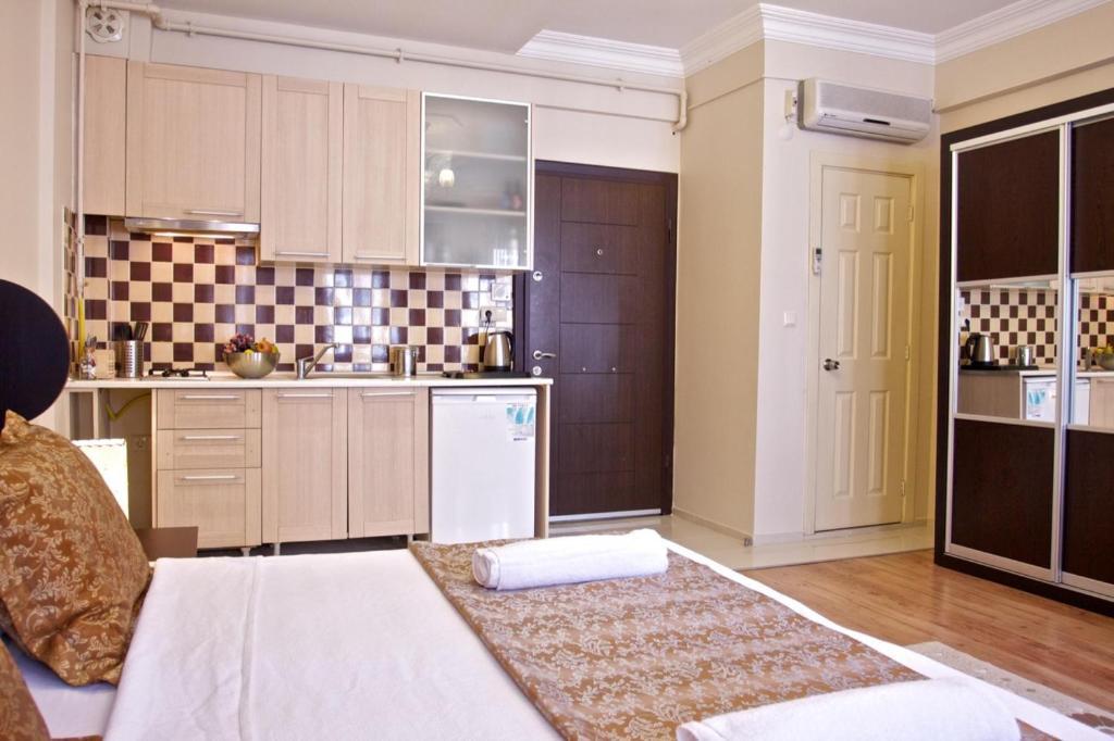 Adonis House Taksim 3*