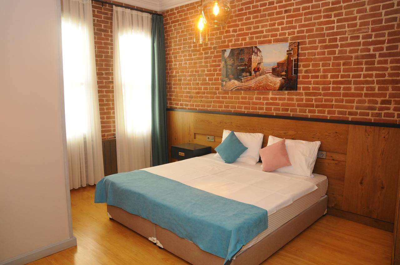 El Gusto Hotel
