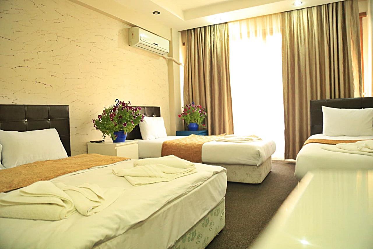 Aparthotel Family *