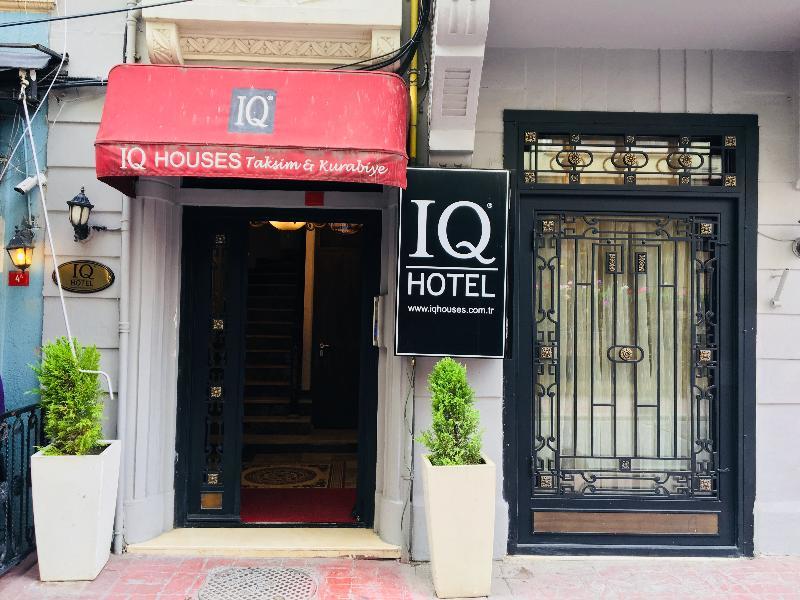 Iq Aparthotel