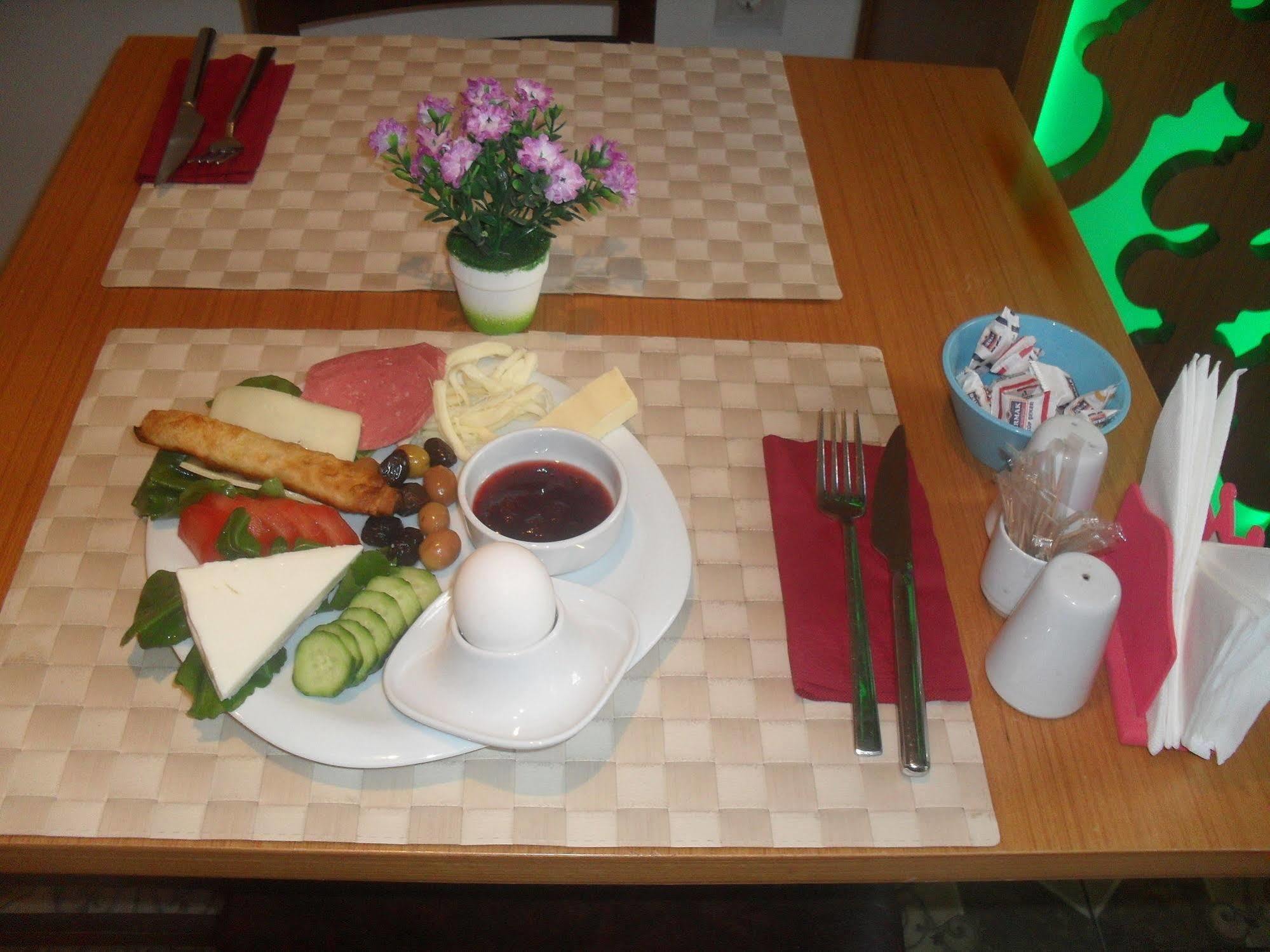 Jakaranda Hotel
