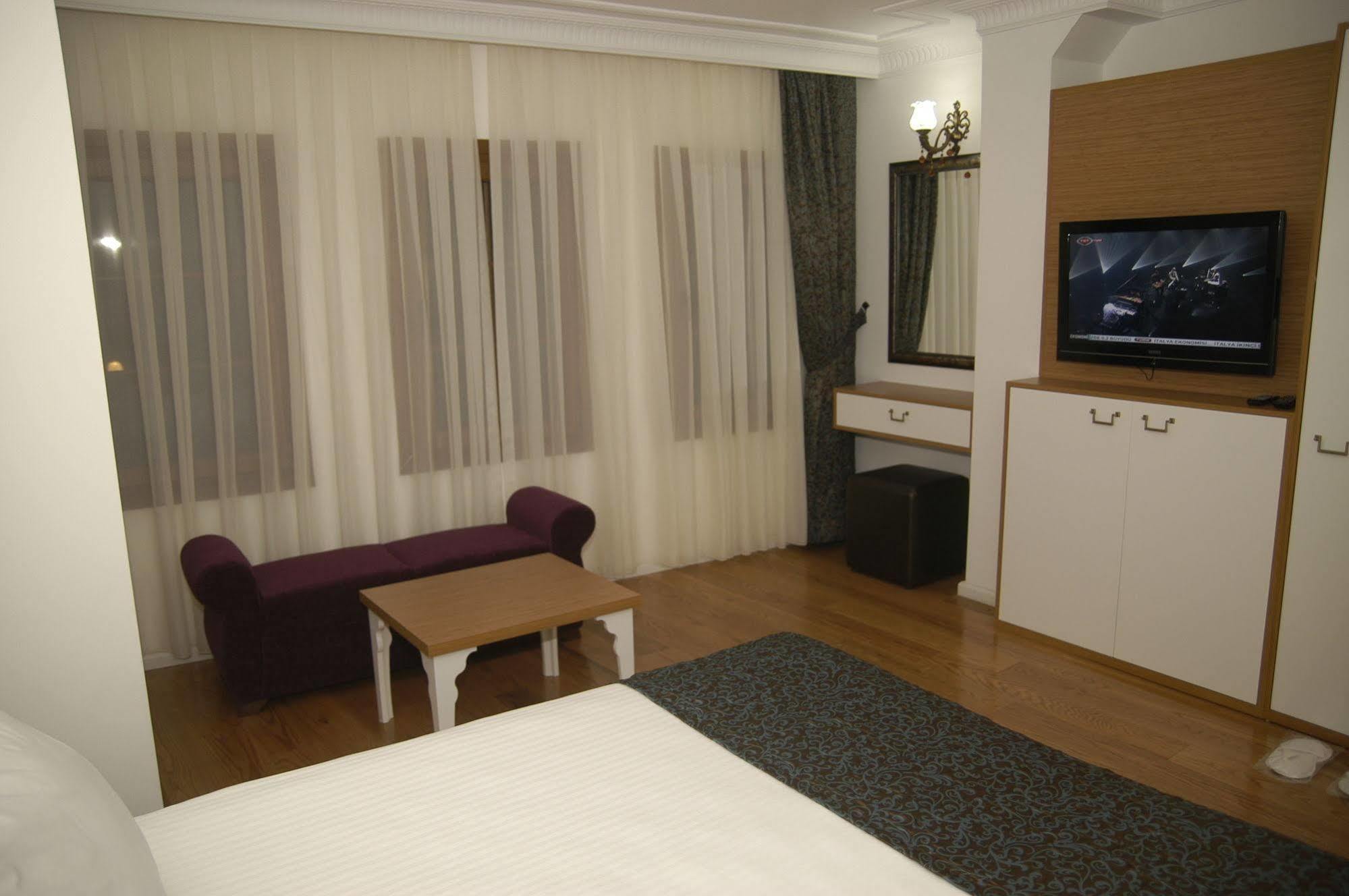 Jakaranda Hotel 3*