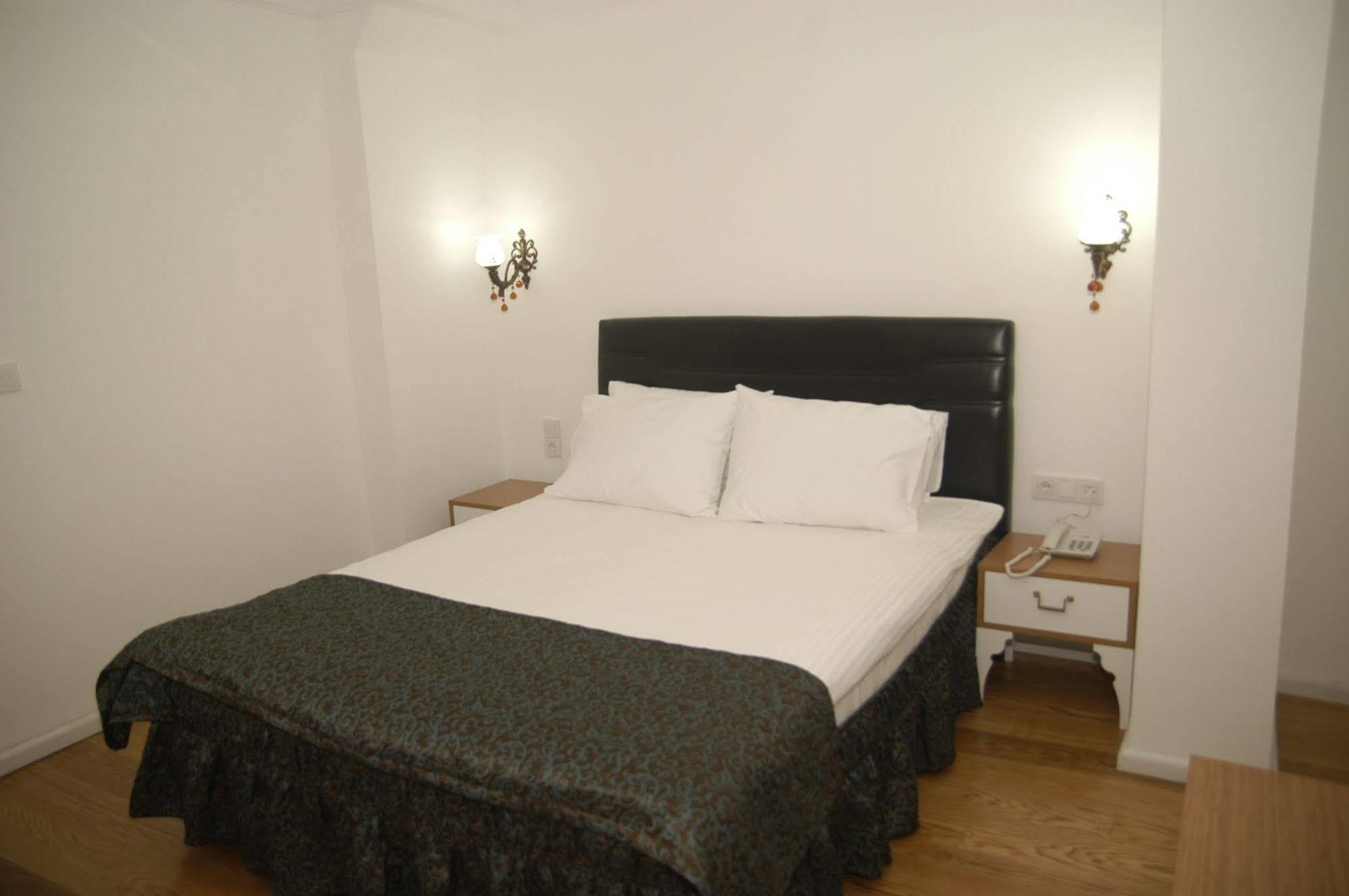 Jakaranda Hotel 3*