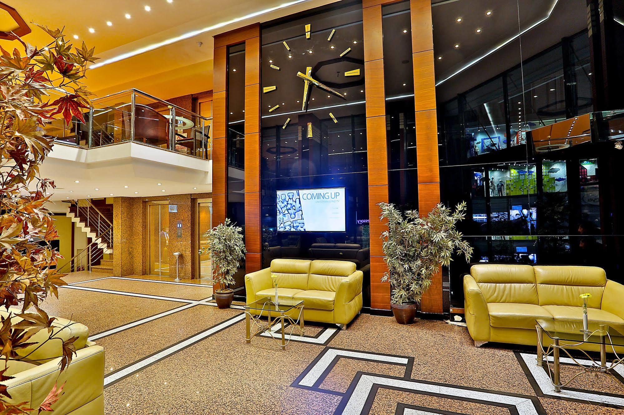 Otel Grand Madrid 3*
