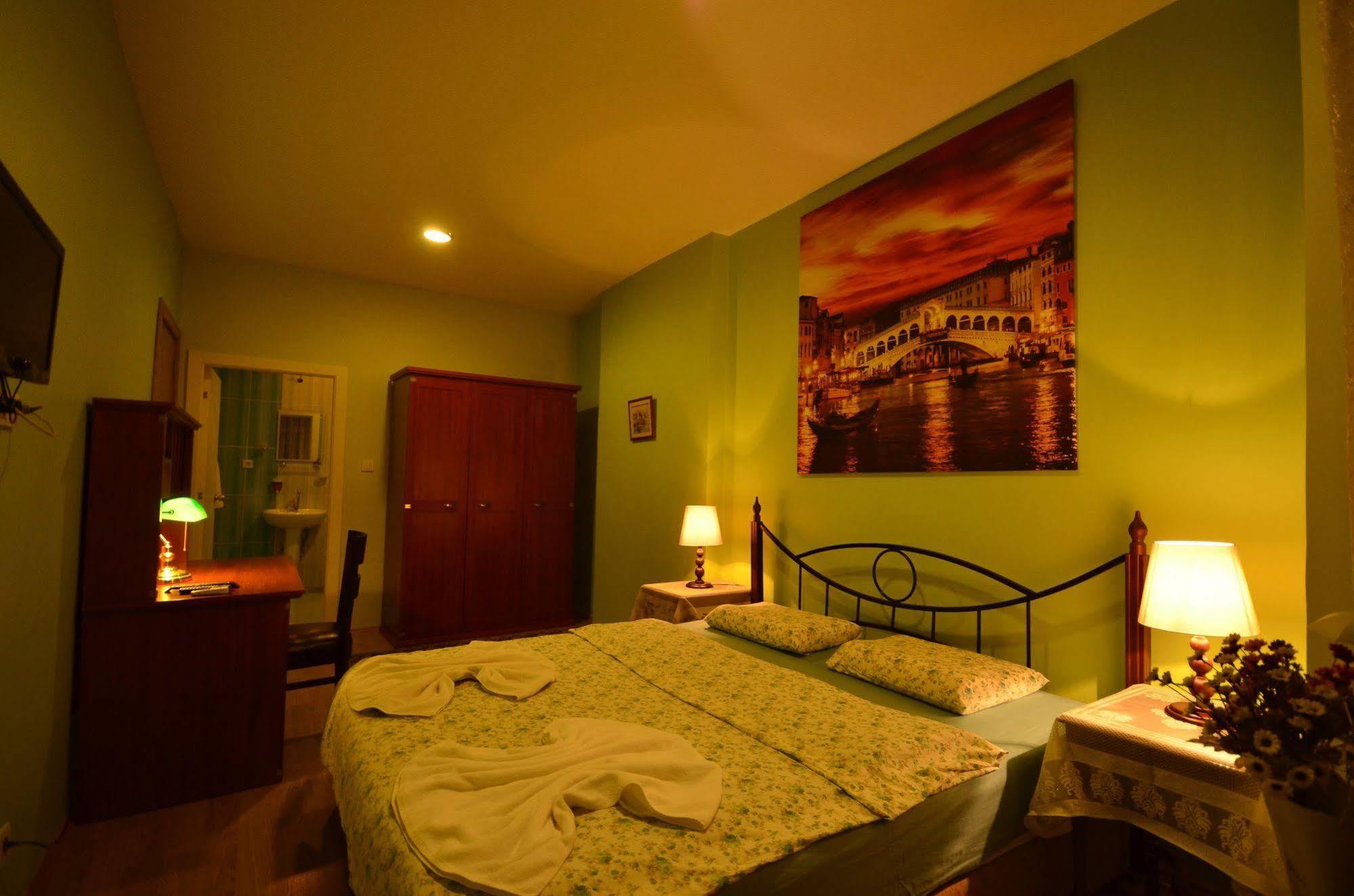 Hotel Subrosa 3*