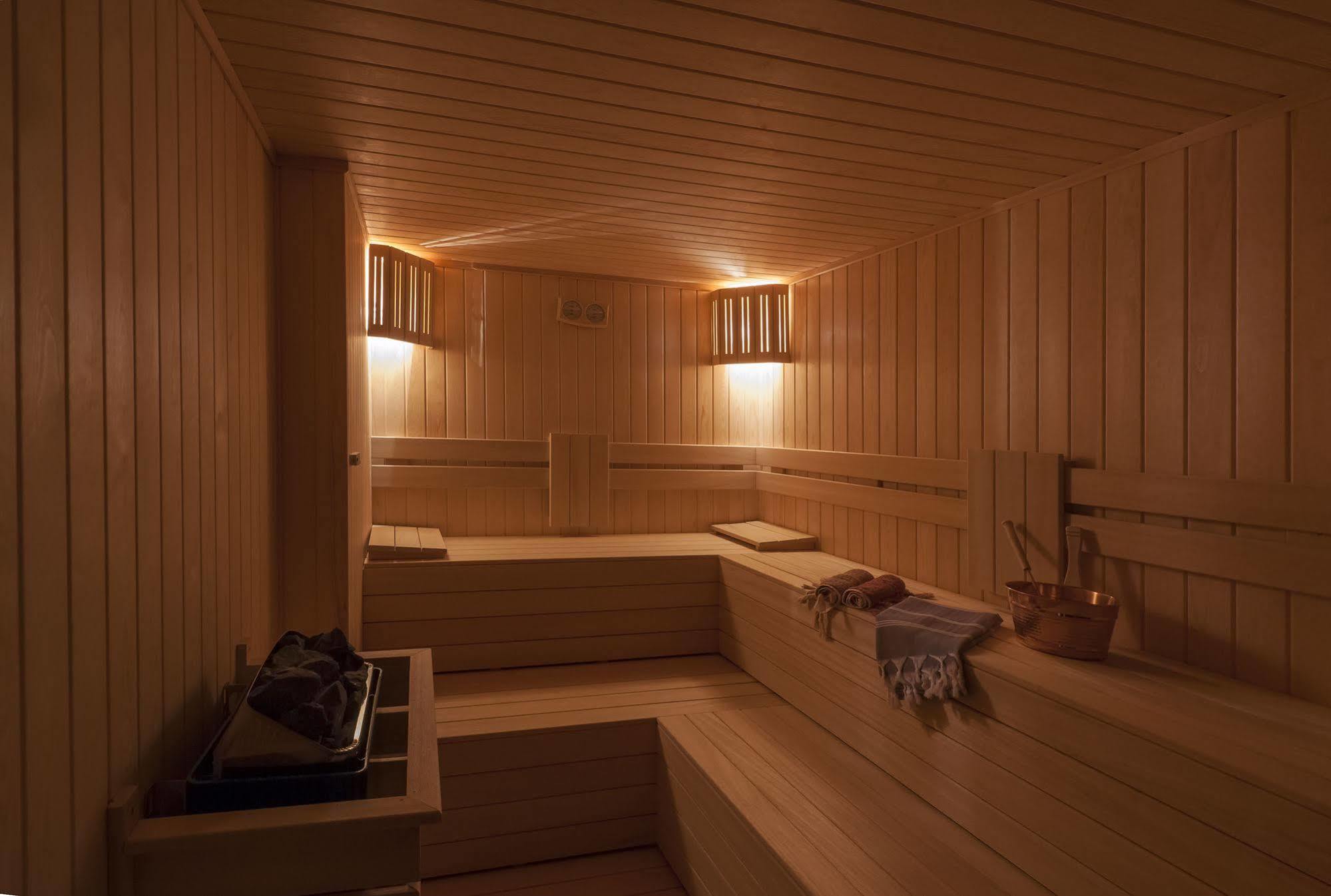 Le Petit Palace - Special Category