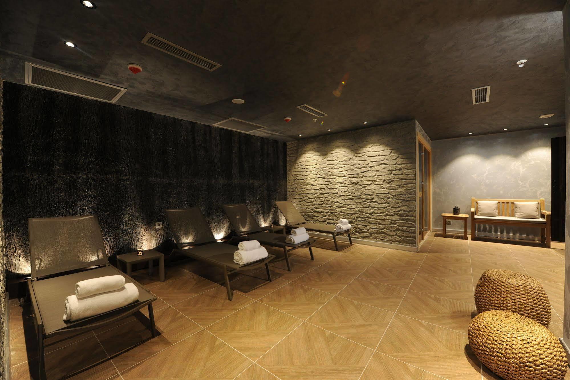 Le Petit Palace - Special Category