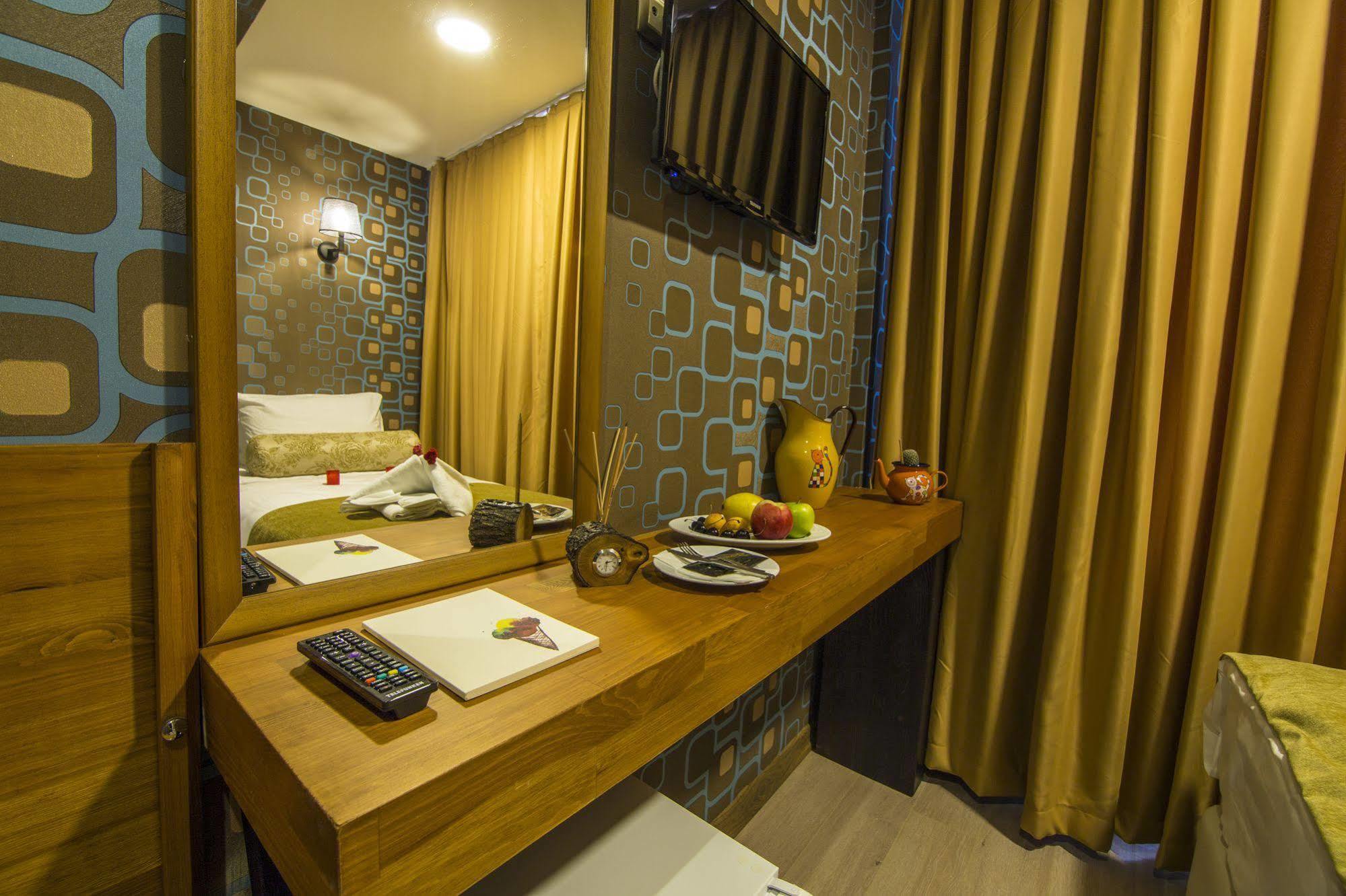 Kuzen (adults Only) 3*