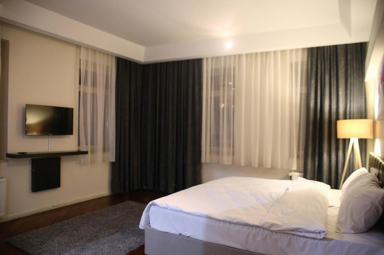 Pera Aparthotel 3*