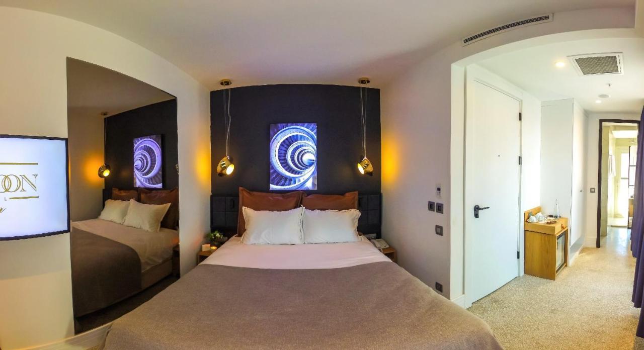 Hotel Maroon Tomtom