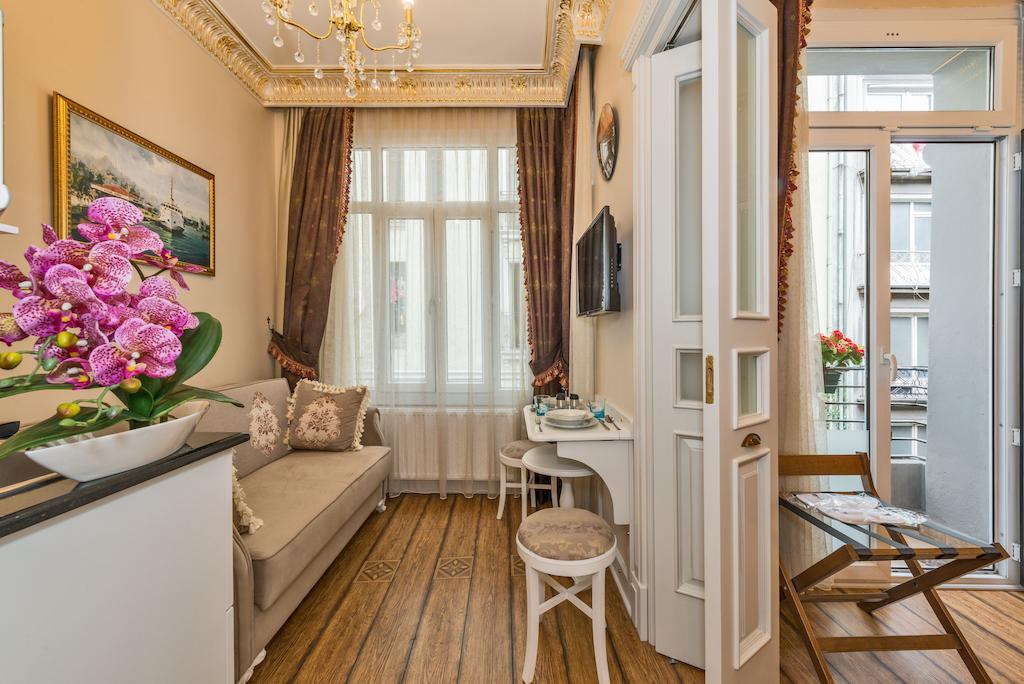 Iq Aparthotel 3*