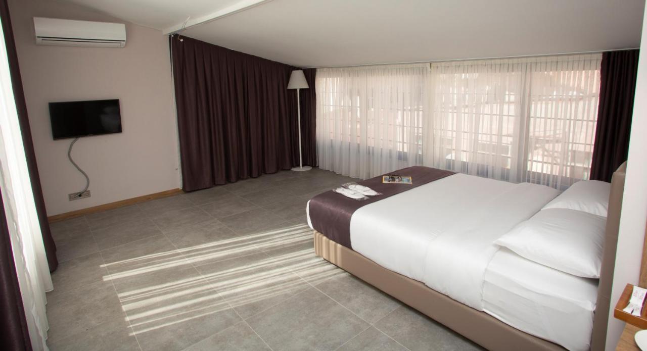 Jurnal Otel
