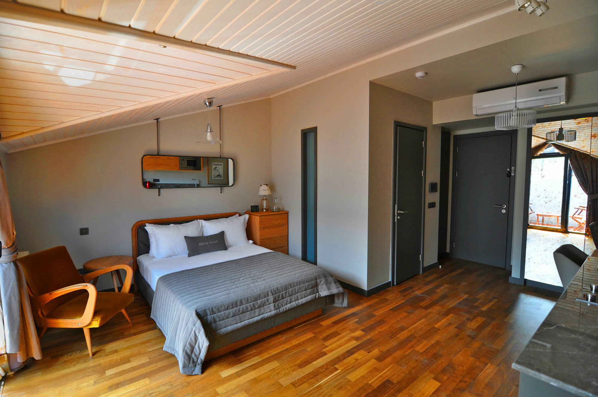 Brickpalas Aparthotel 2*