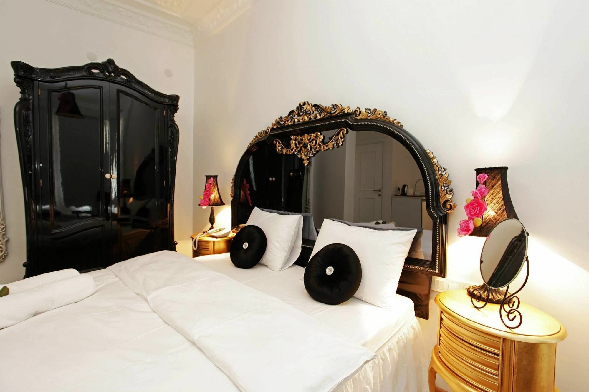 The White Swan Beyoglu